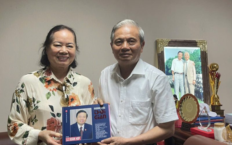 Ông Lê Doãn Hợp – nguyên Bộ trưởng Bộ Văn hóa – Thể thao – Du lịch Ủy Thác Quyền Bảo Hộ Quyền Sao Chép Tác Phẩm Cho VIETRRO: Bước Đi Quan Trọng Trong Bảo Vệ Bản Quyền Thời Đại Số